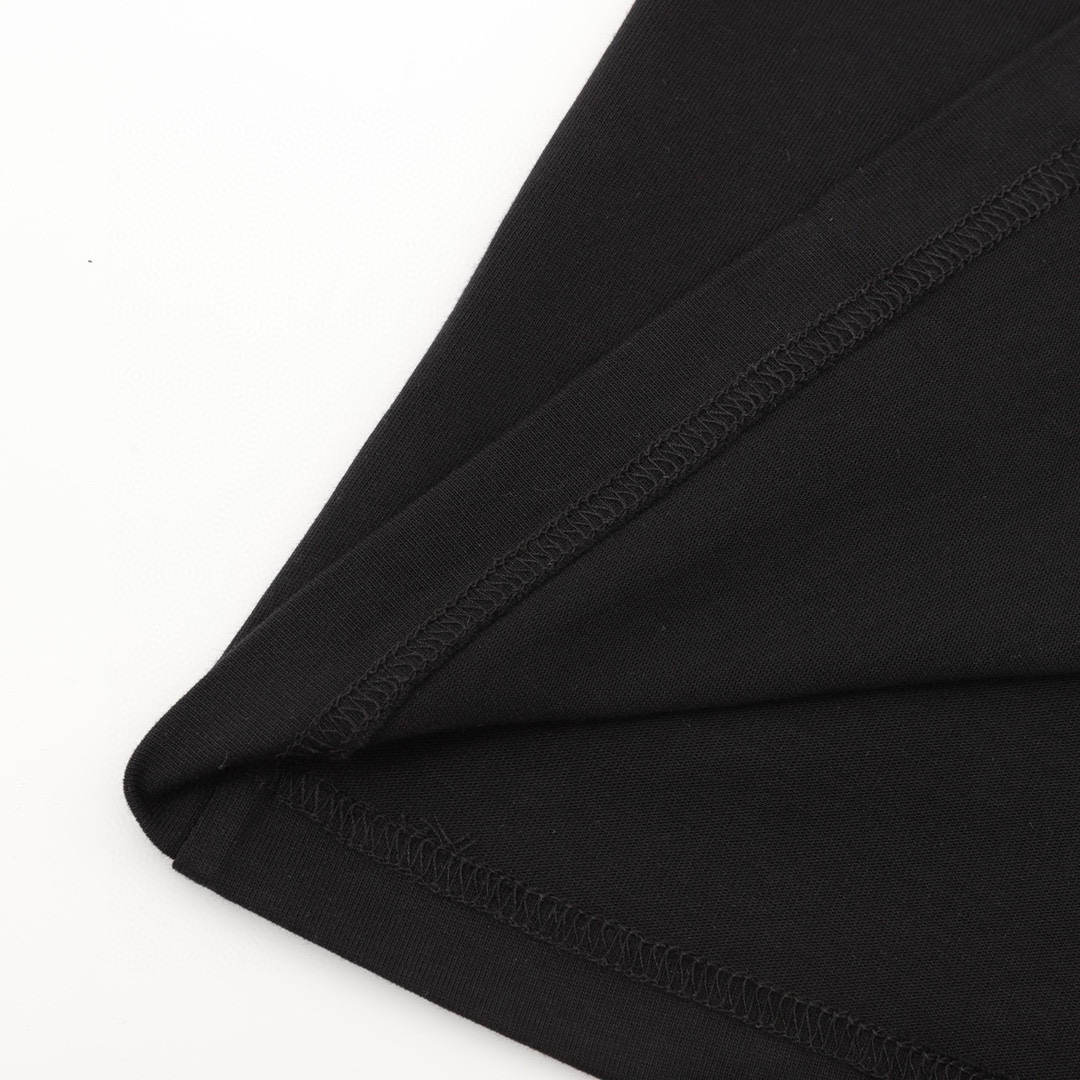 【PRADA 公式旗艦店】プラダ Tシャツご好評に付き再入荷！