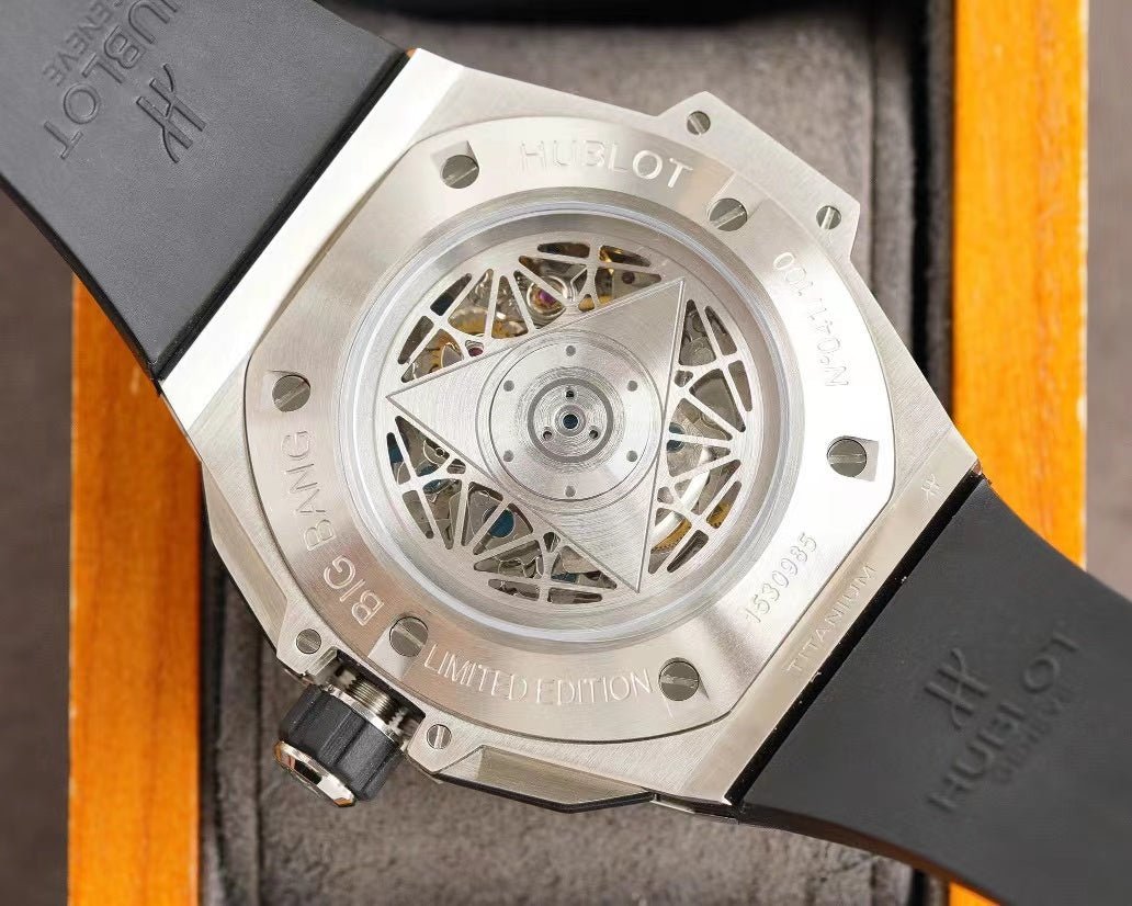 ウブロ ビッグバン ウニコ サンブルーII チタニウム パヴェ 418.NX.2001.RX.1604.MXM20