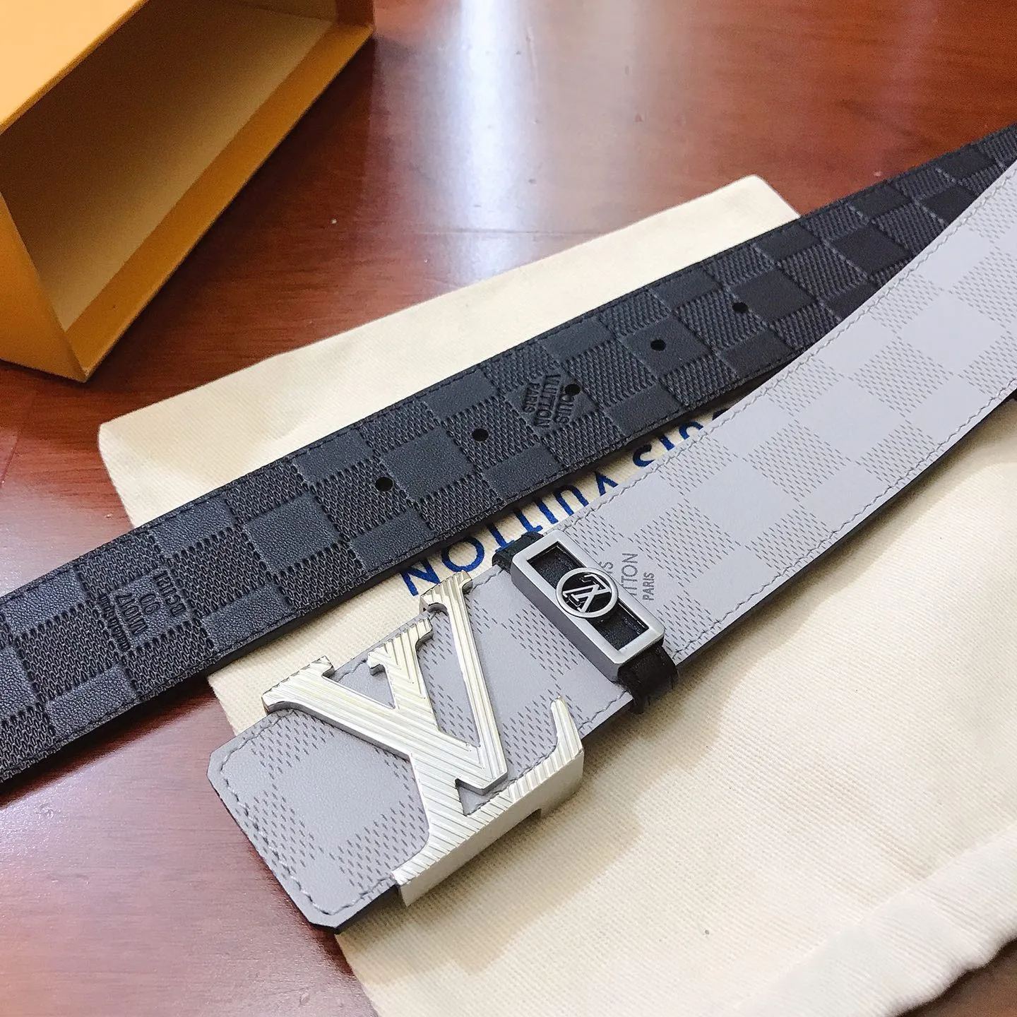 Louis Vuitton ソフトレザーシリーズ シルクスクリーン市松模様