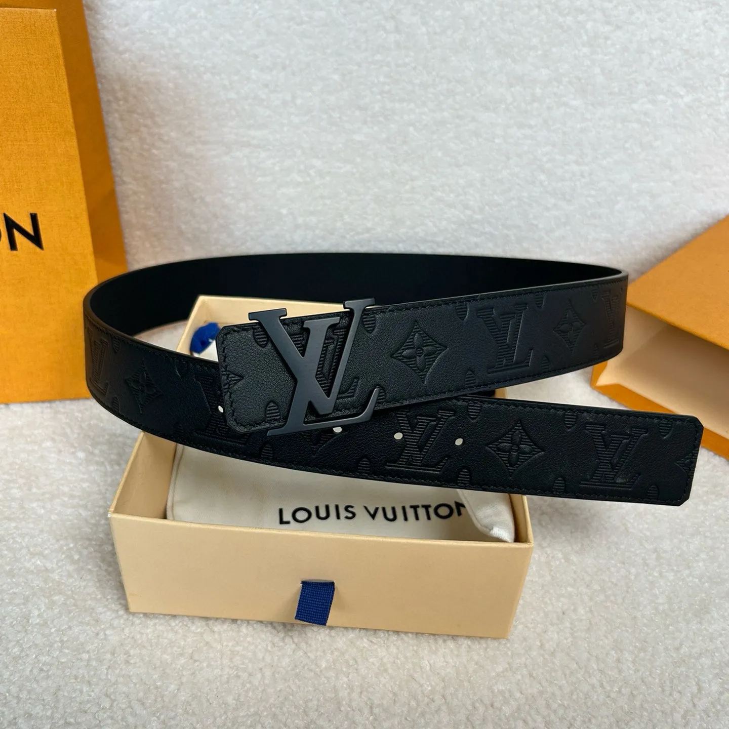 Louis Vuitton 両面カーフスキンの新しい型押しデザイン