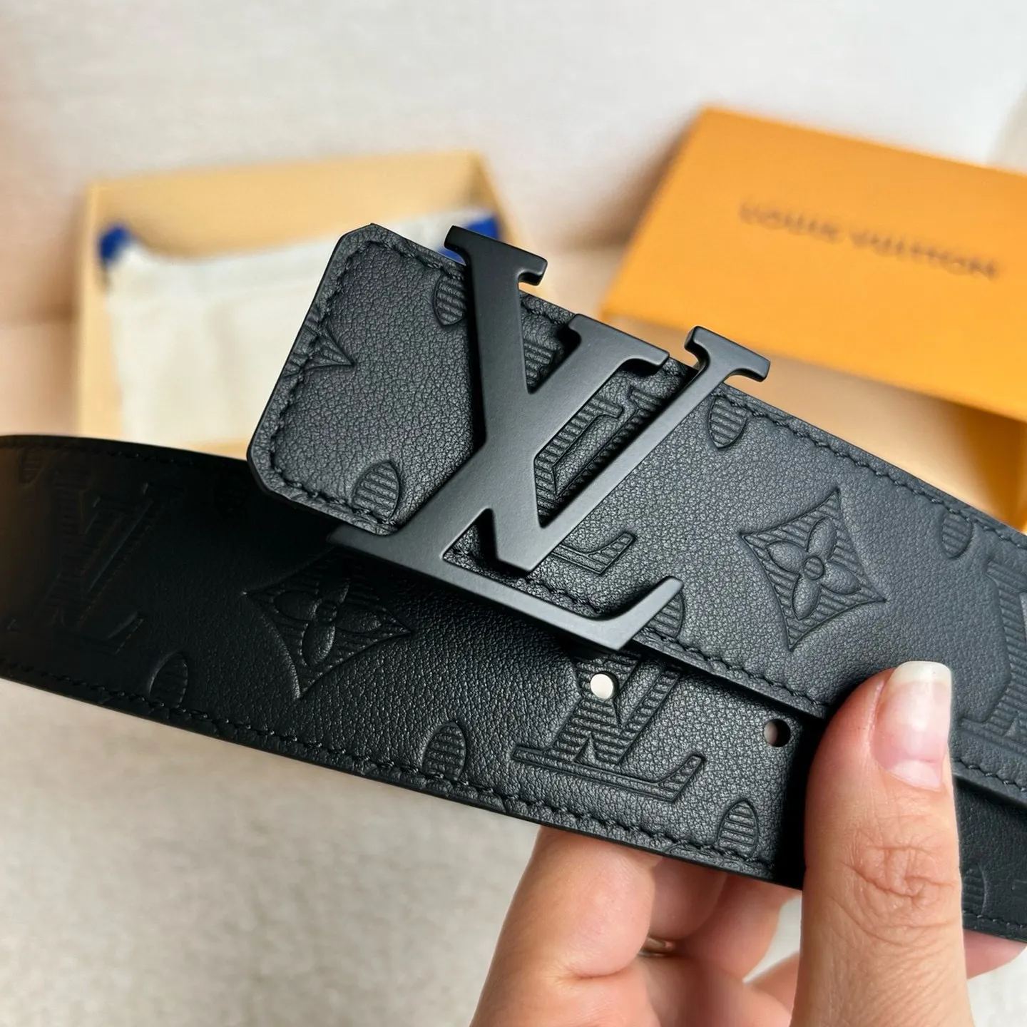 Louis Vuitton 両面カーフスキンの新しい型押しデザイン