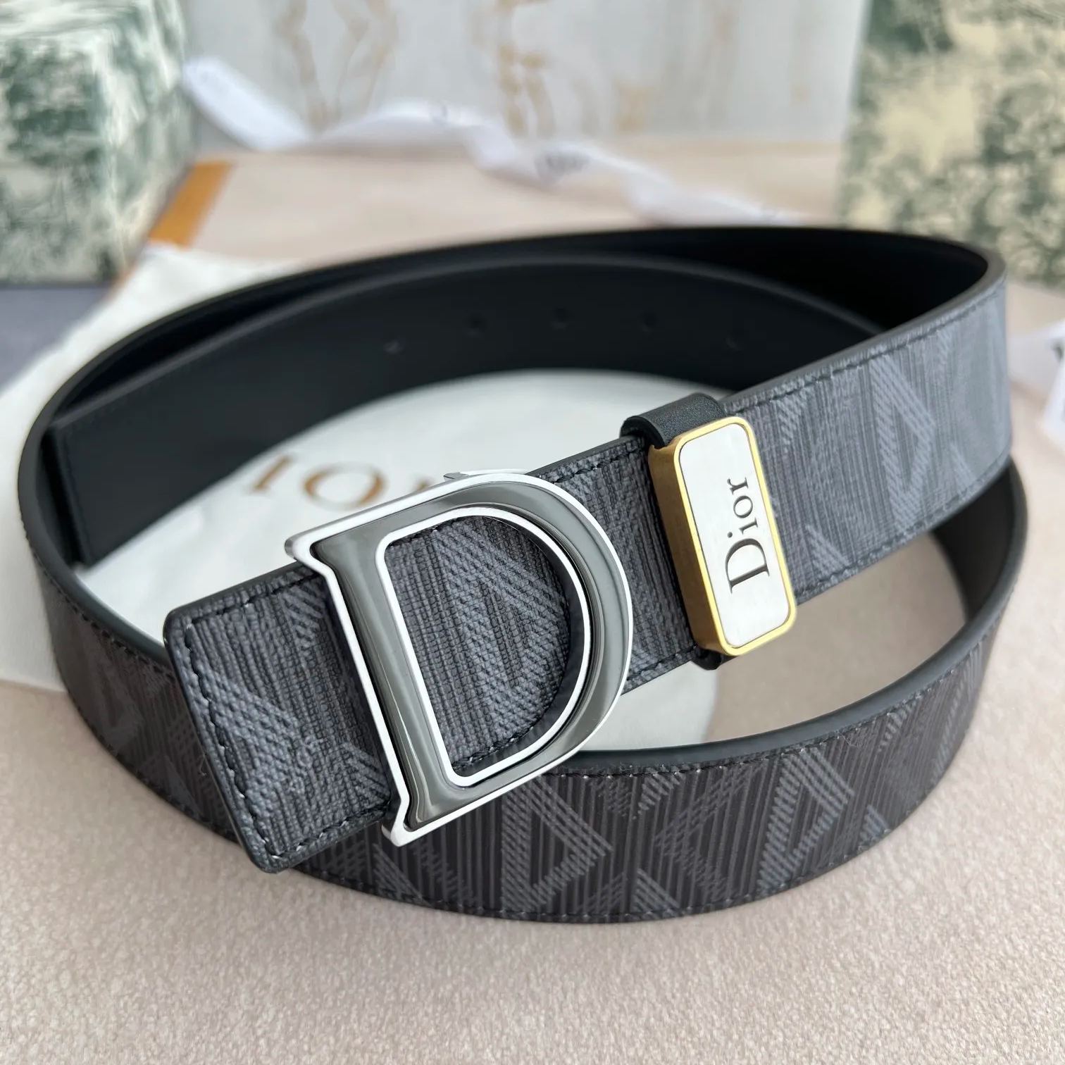 【 Dior 旗艦店】ご好評に付き再入荷！！