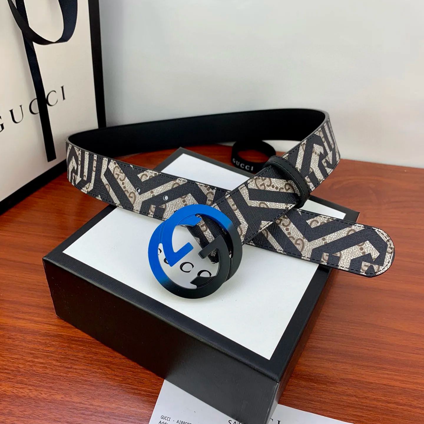 【GUCCI 公式旗艦店】クラシックGファミリーフラワーベルトボディ/初層レザーソール