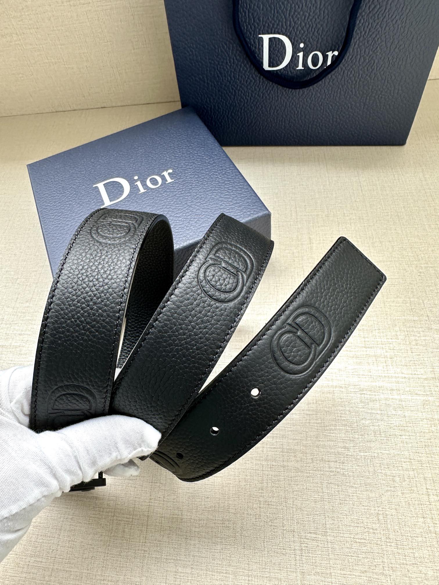 【 Dior 旗艦店】ご好評に付き再入荷！！