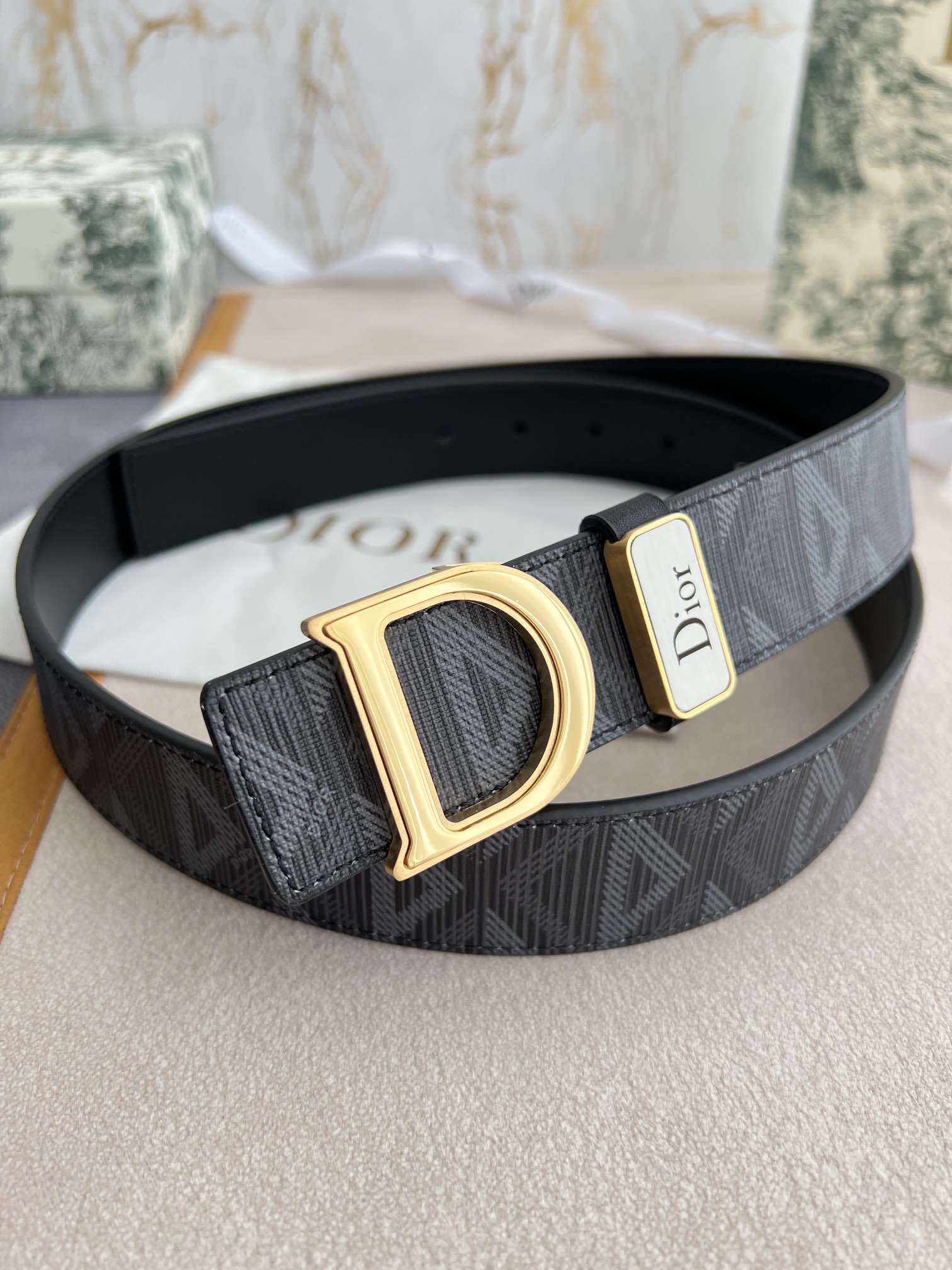 【 Dior 旗艦店】ご好評に付き再入荷！！