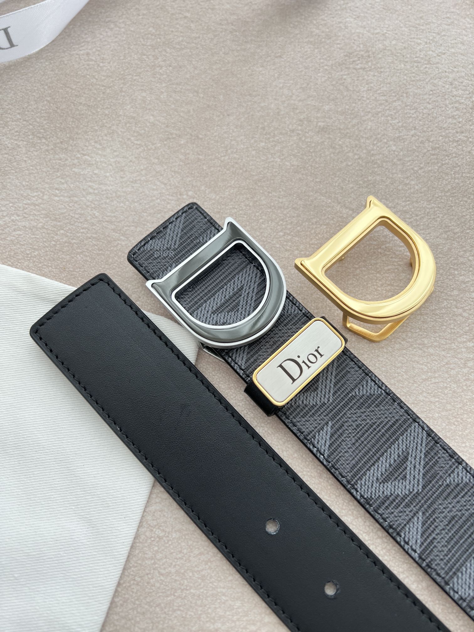 【 Dior 旗艦店】ご好評に付き再入荷！！