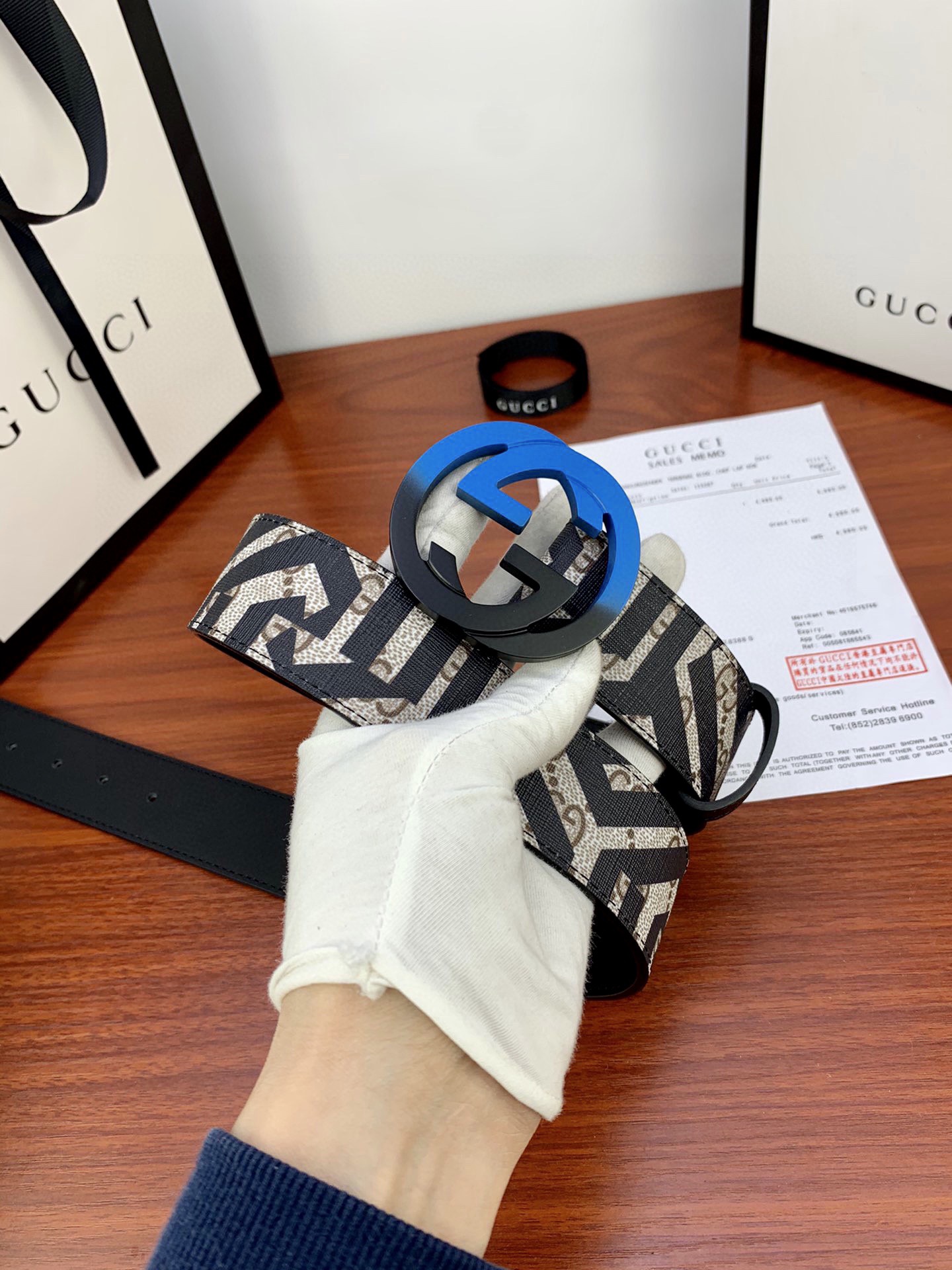 【GUCCI 公式旗艦店】クラシックGファミリーフラワーベルトボディ/初層レザーソール