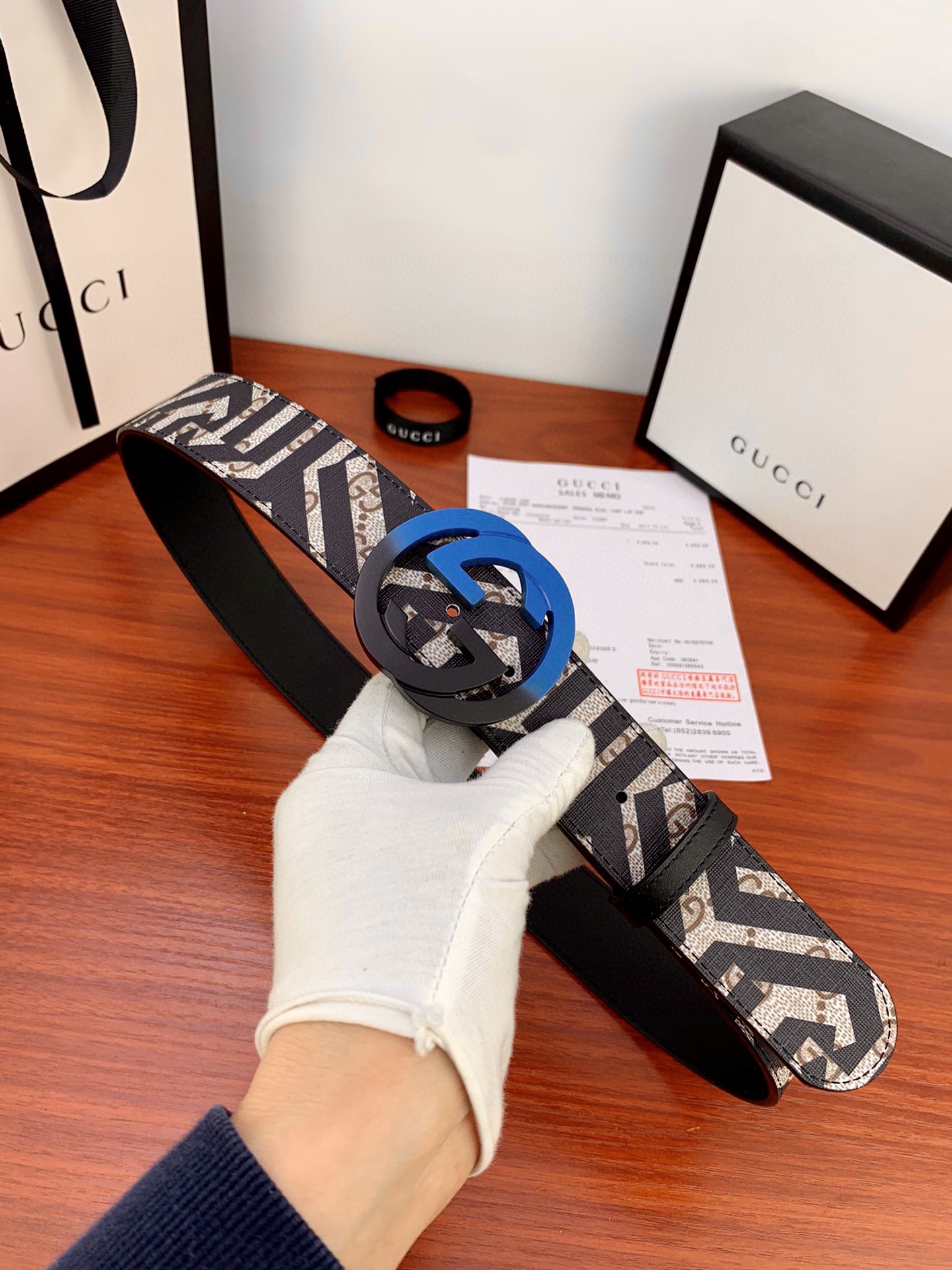 【GUCCI 公式旗艦店】クラシックGファミリーフラワーベルトボディ/初層レザーソール