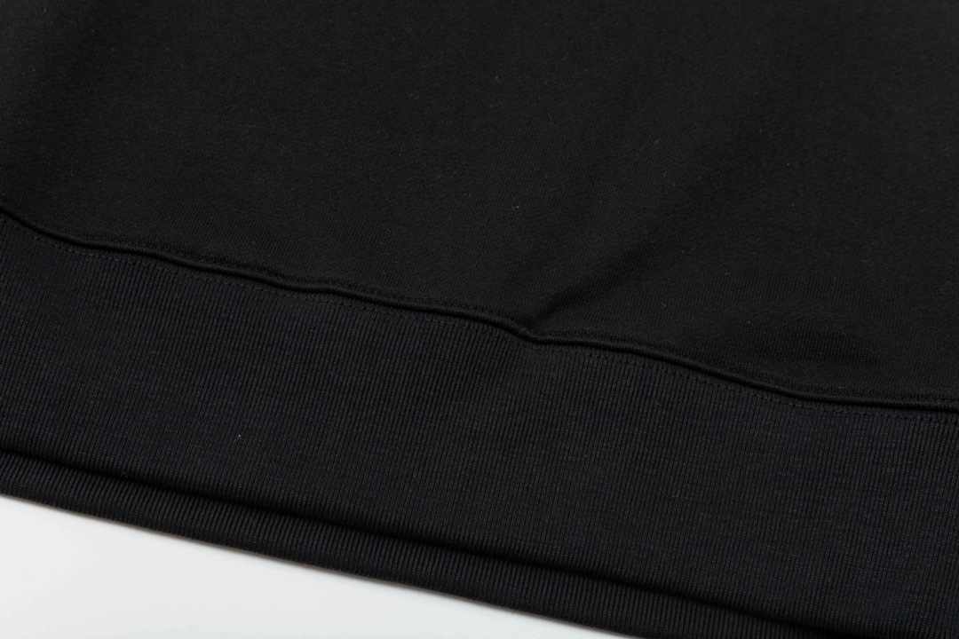 【PRADA公式旗艦店】ご好評に付き再入荷！！