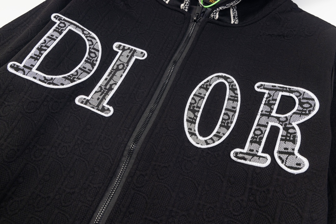 【 Dior 旗艦店】ご好評に付き再入荷！！