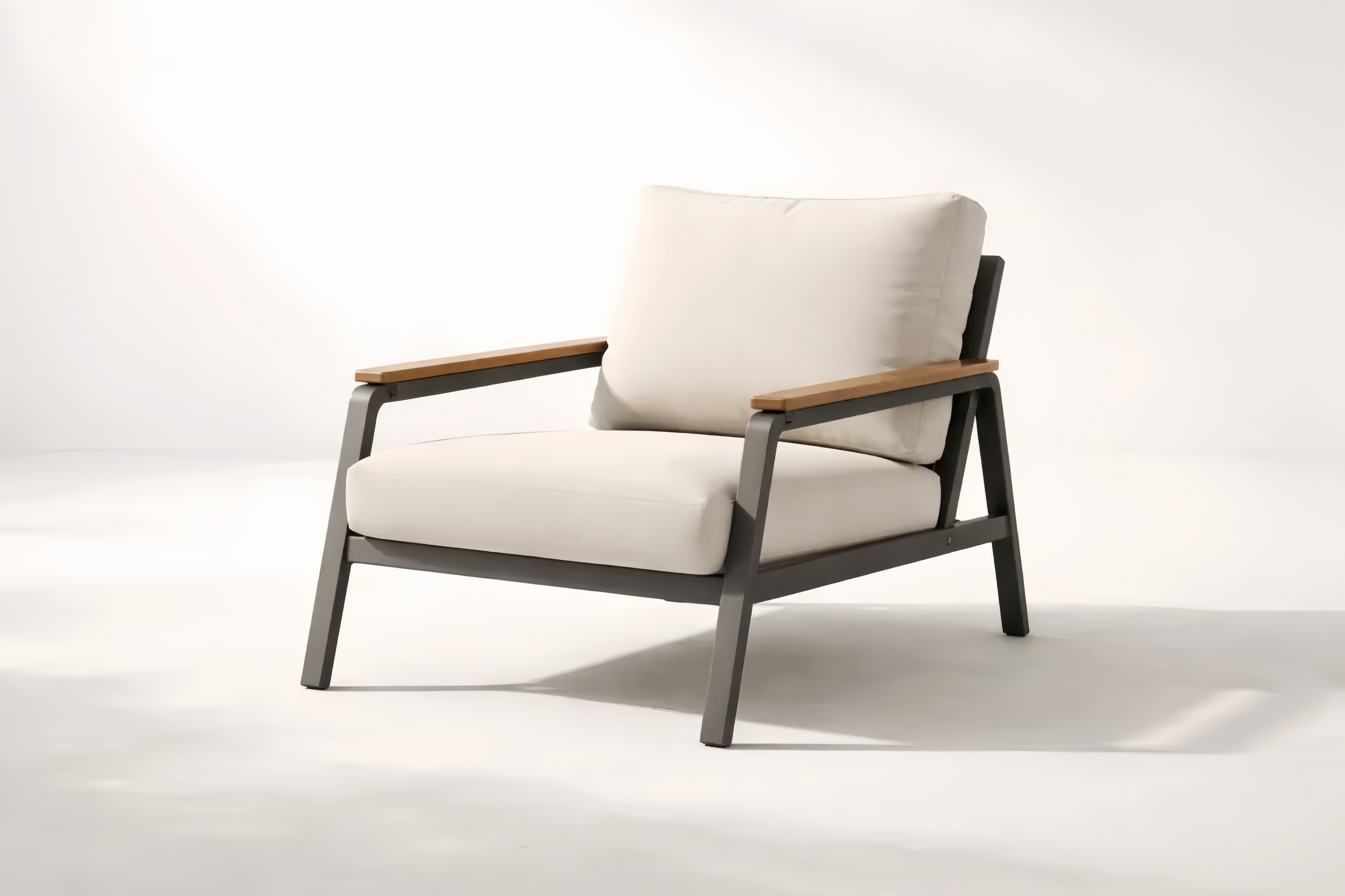 Aluminum Frame Lounge Chair with Polyester Fabric, Polyurethane Foam Filling & Teak Wood Armrests