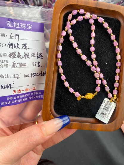 泓喜何欣潔