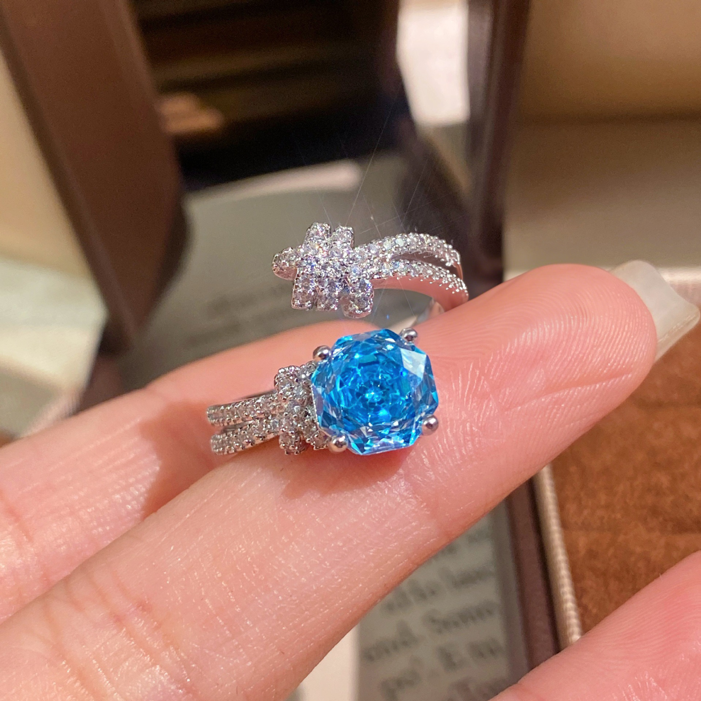 <h1 style="margin-left:0px;">Sparkling Open Ring-Rose Cut</h1>