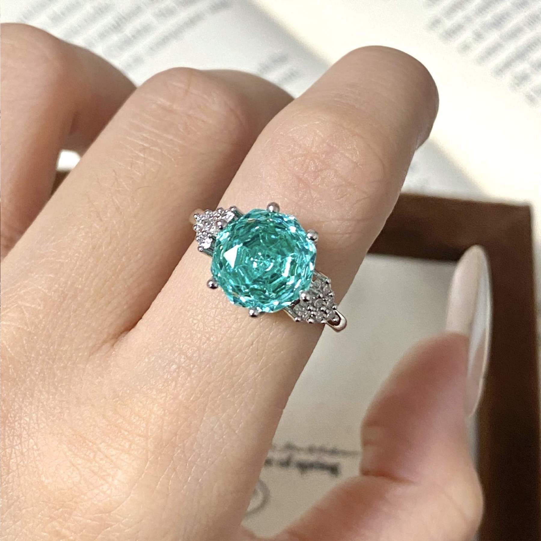 <h1 style="margin-left:0px;">Glow &amp; Shine Jewelry Set - Rose Cut</h1>