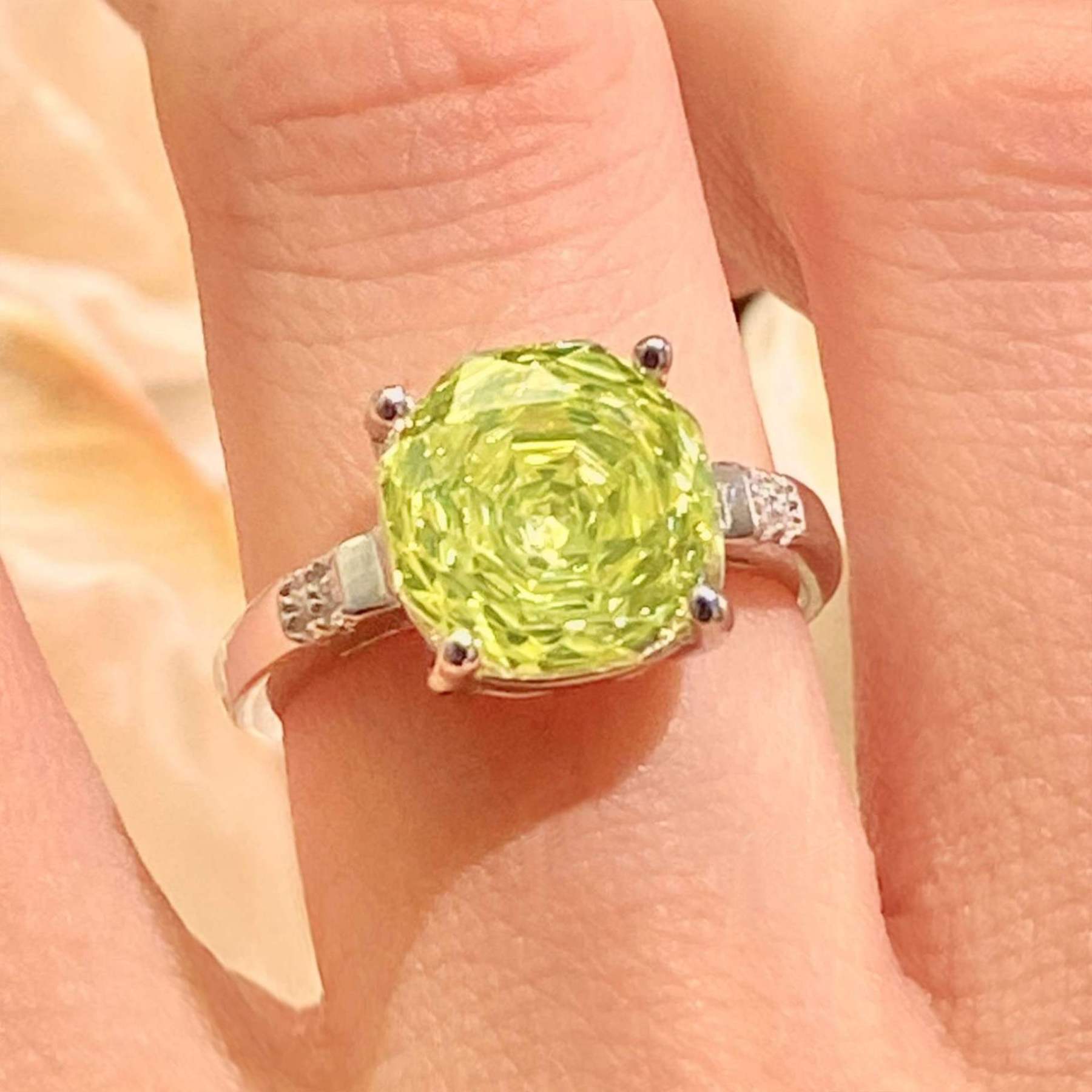 <h1 style="margin-left:0px;">Sparkling Open Ring-Rose Cut</h1>