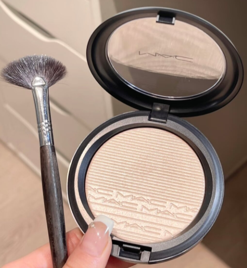 MAC Cosmetics  Extra Dimension Skinfinish (Double-gleam) 
