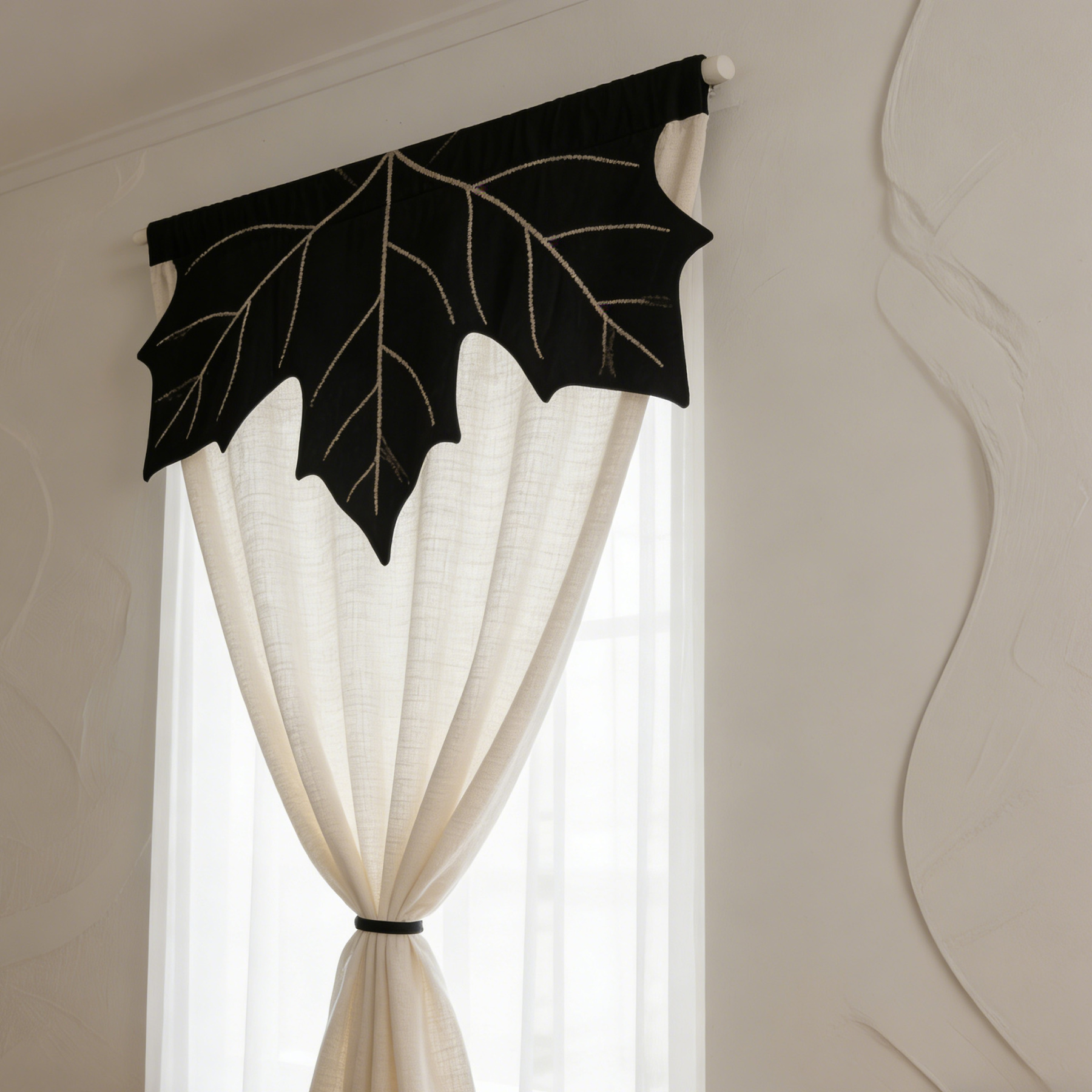 秋意楓情隔光布簾 