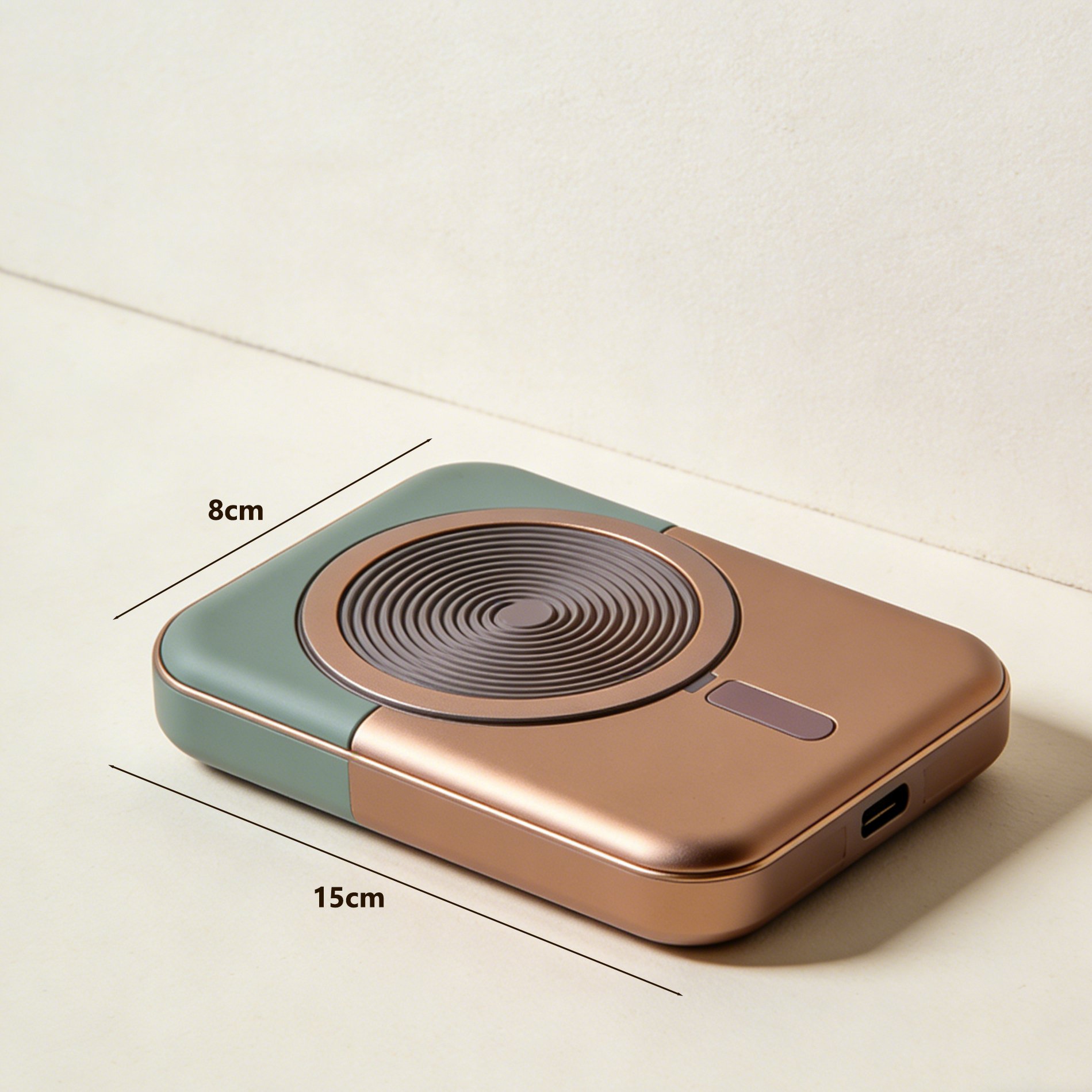 大容量充電寶多設備同時充電