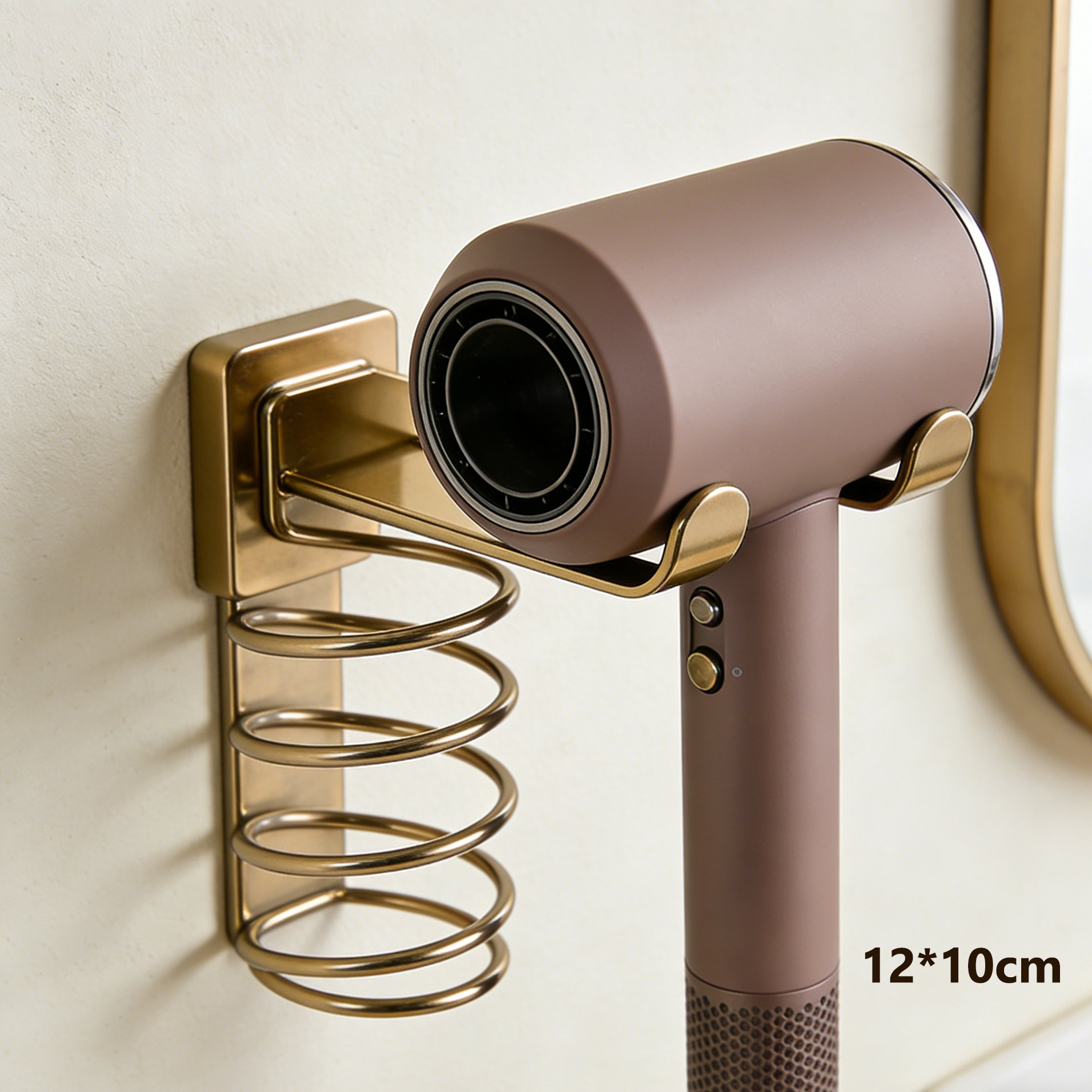 吹風機與配件整齊收納於收納架