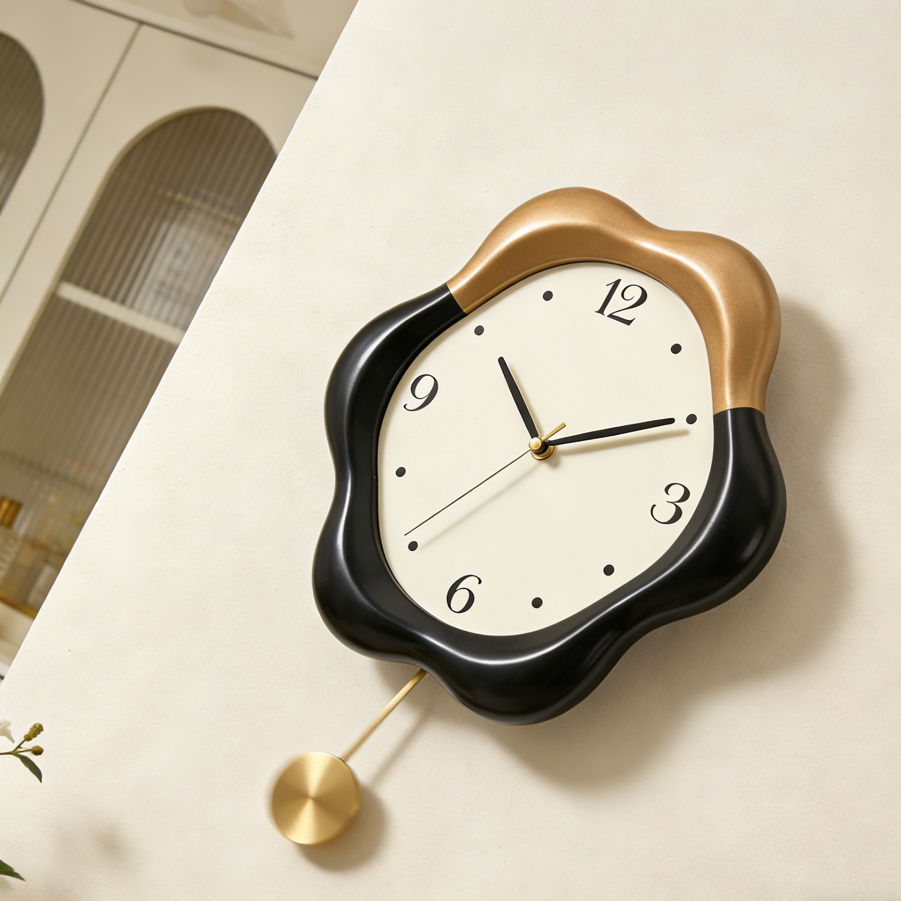 黑金色波浪邊框掛鐘