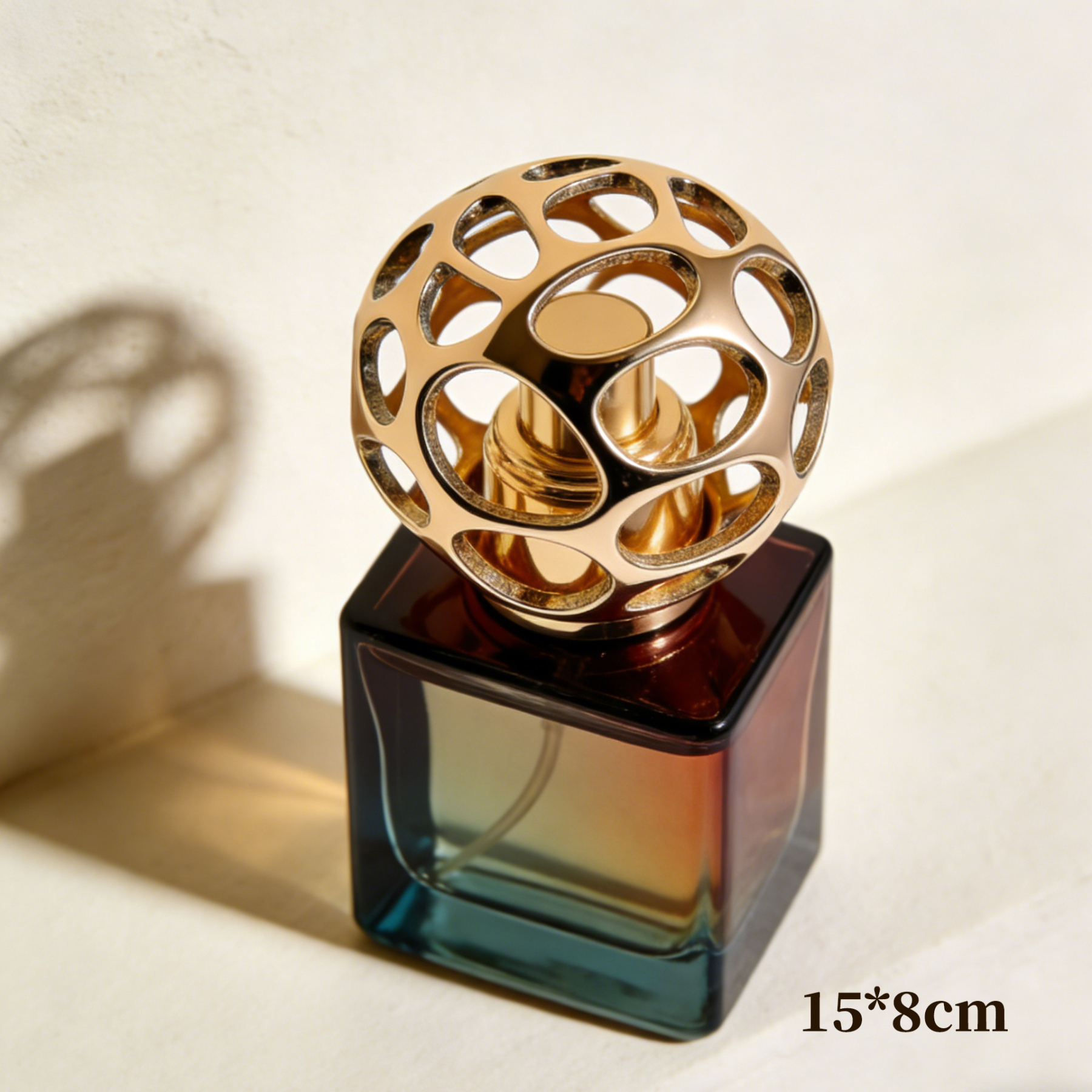 金色鏤空球形蓋漸變色香水瓶