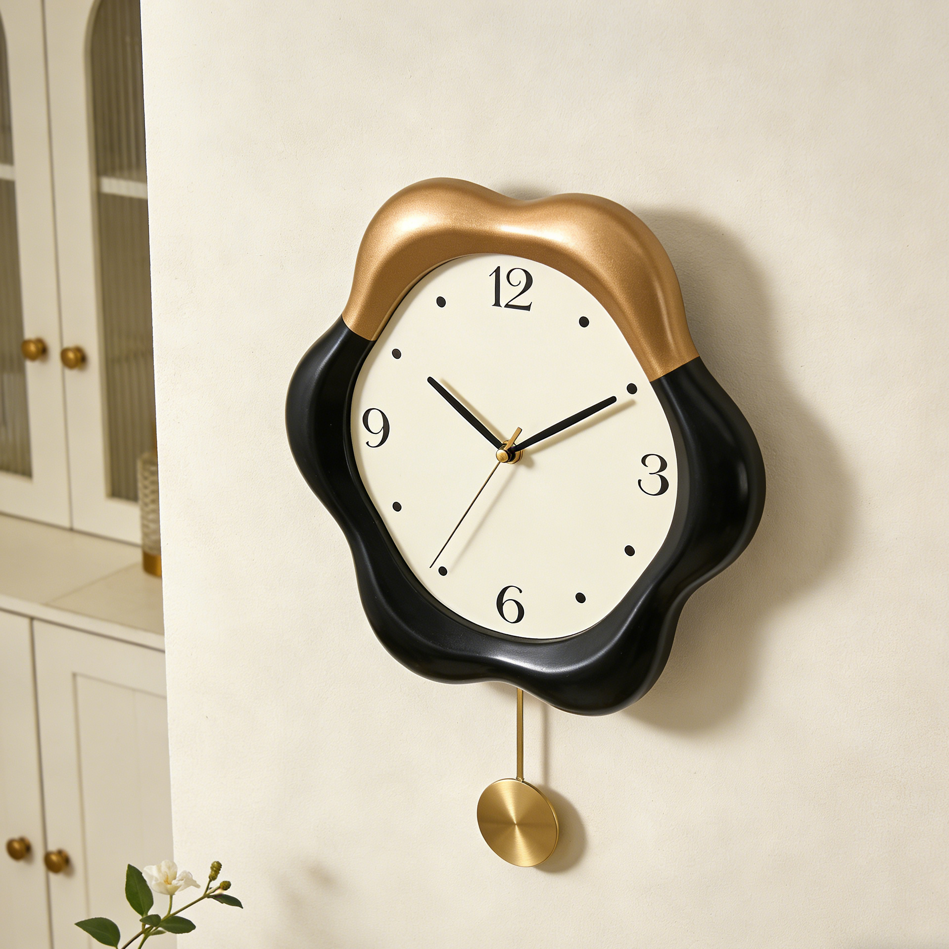 黑金色波浪邊框掛鐘