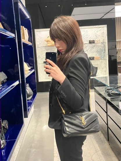 【Saint Laurent】不動の人気！百搭でタイムレスな魅力✨LOULOU スモール（マテラッセラムスキン）