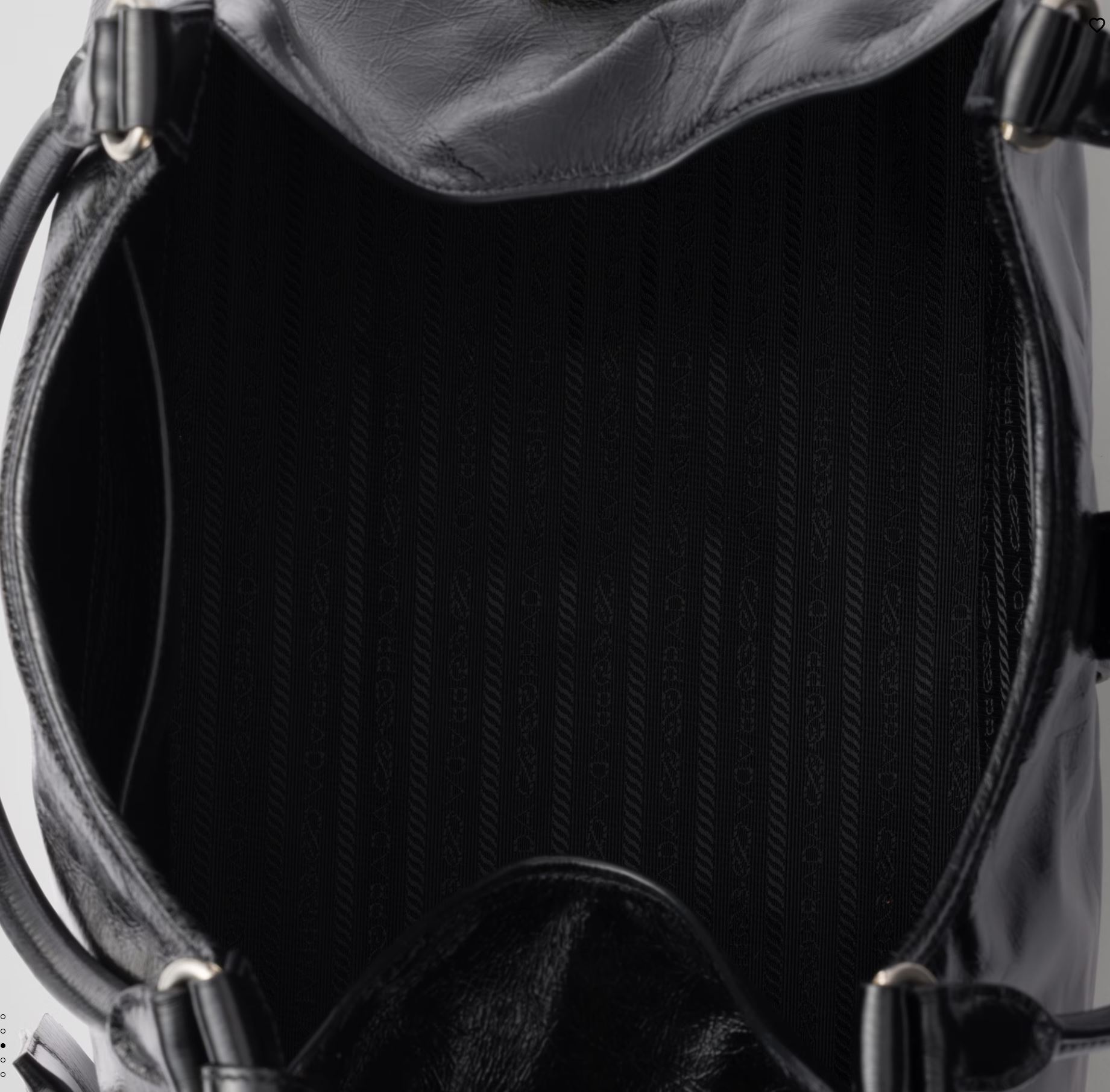 【Prada】どんなスタイルも格上げする、万能バッグ🎉どんなシーンでも主役に、洗練されたデザイン💃