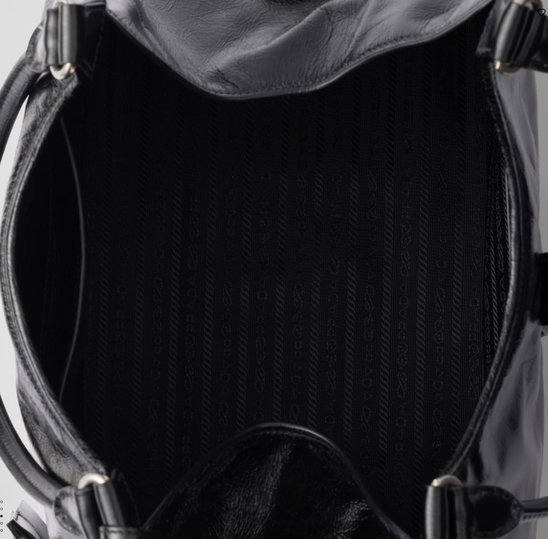 【Prada】どんなスタイルも格上げする、万能バッグ🎉どんなシーンでも主役に、洗練されたデザイン💃