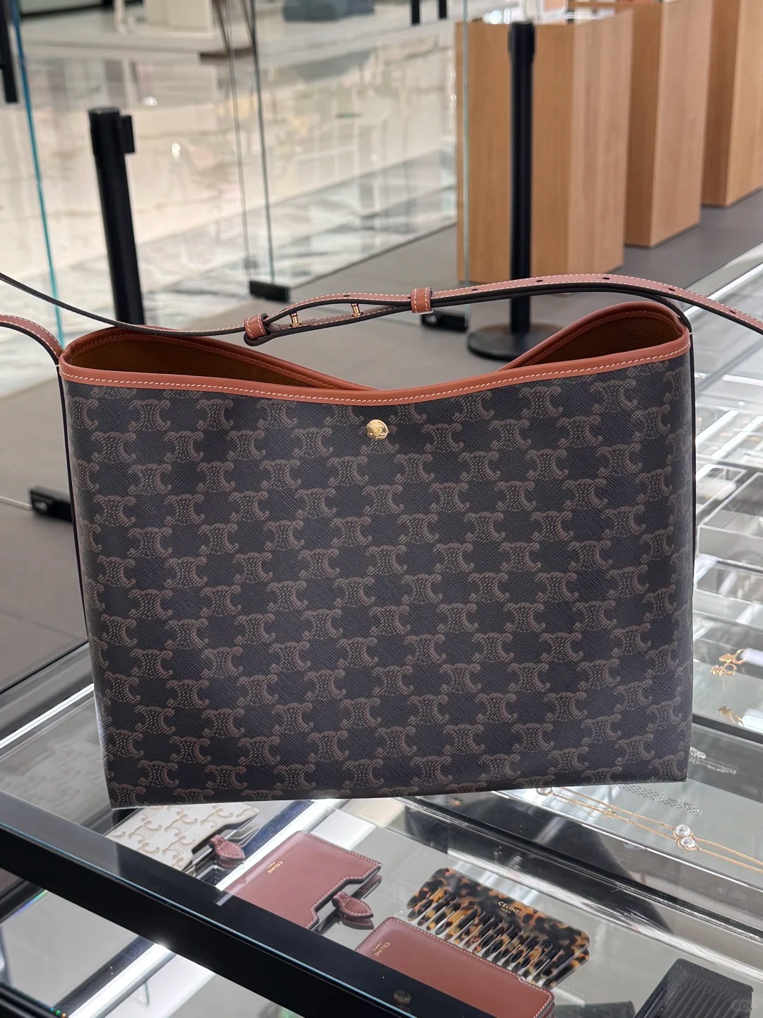 2025年冬の新作👜 しなやかに輝く「ソフト ショッパーバッグ」～トリオンフキャンバス＆カーフスキン