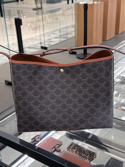 2025年冬の新作👜 しなやかに輝く「ソフト ショッパーバッグ」～トリオンフキャンバス＆カーフスキン