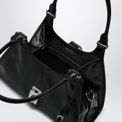 【Prada】どんなスタイルも格上げする、万能バッグ🎉どんなシーンでも主役に、洗練されたデザイン💃