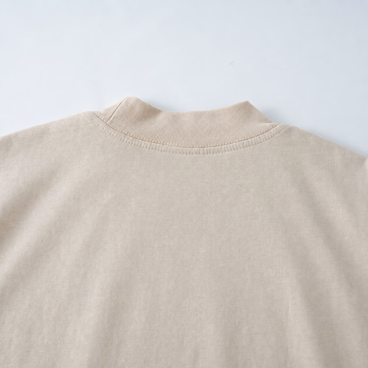 秋ジャケットの専用インナー　ドロップショルダー5分袖コットンモックネックTシャツ　体型を選ばず、ゆったりシルエット
