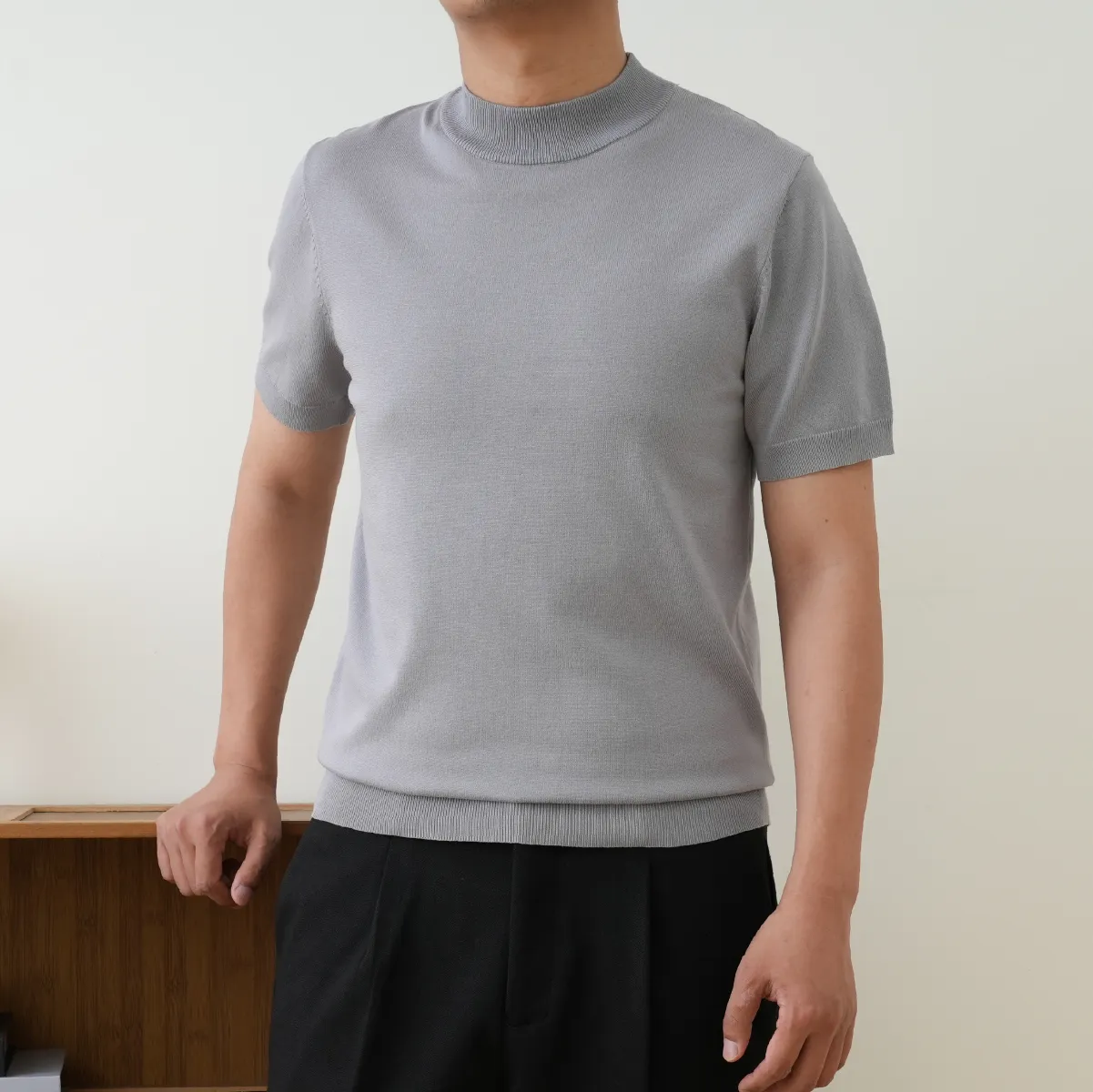 接触冷感 モックネック半袖ニットTシャツ　通気性のよいインナー