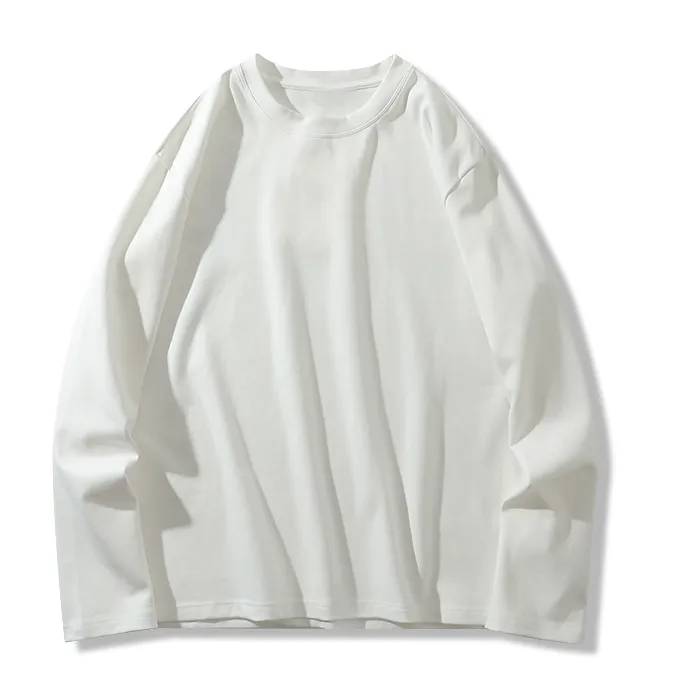 レイヤードに欠かせないベーシックタイプ　無地長袖Tシャツ