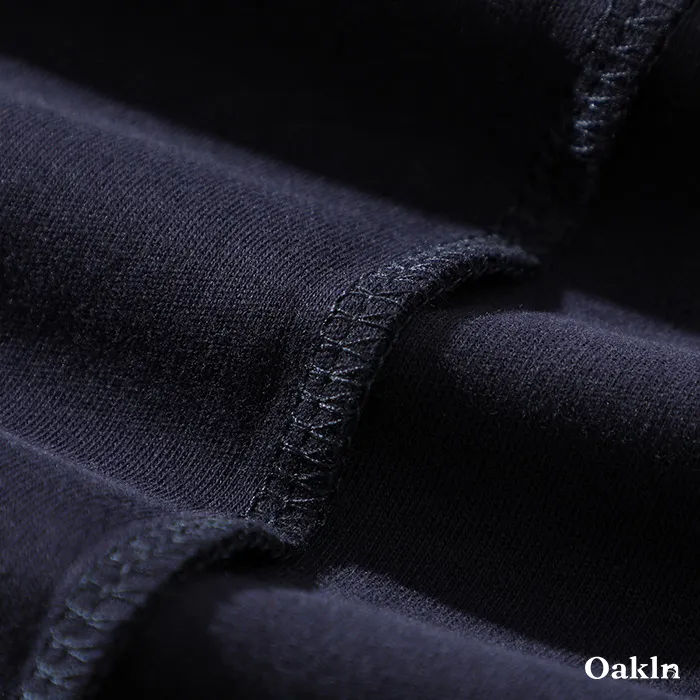 レイヤードに欠かせないベーシックタイプ　無地長袖Tシャツ