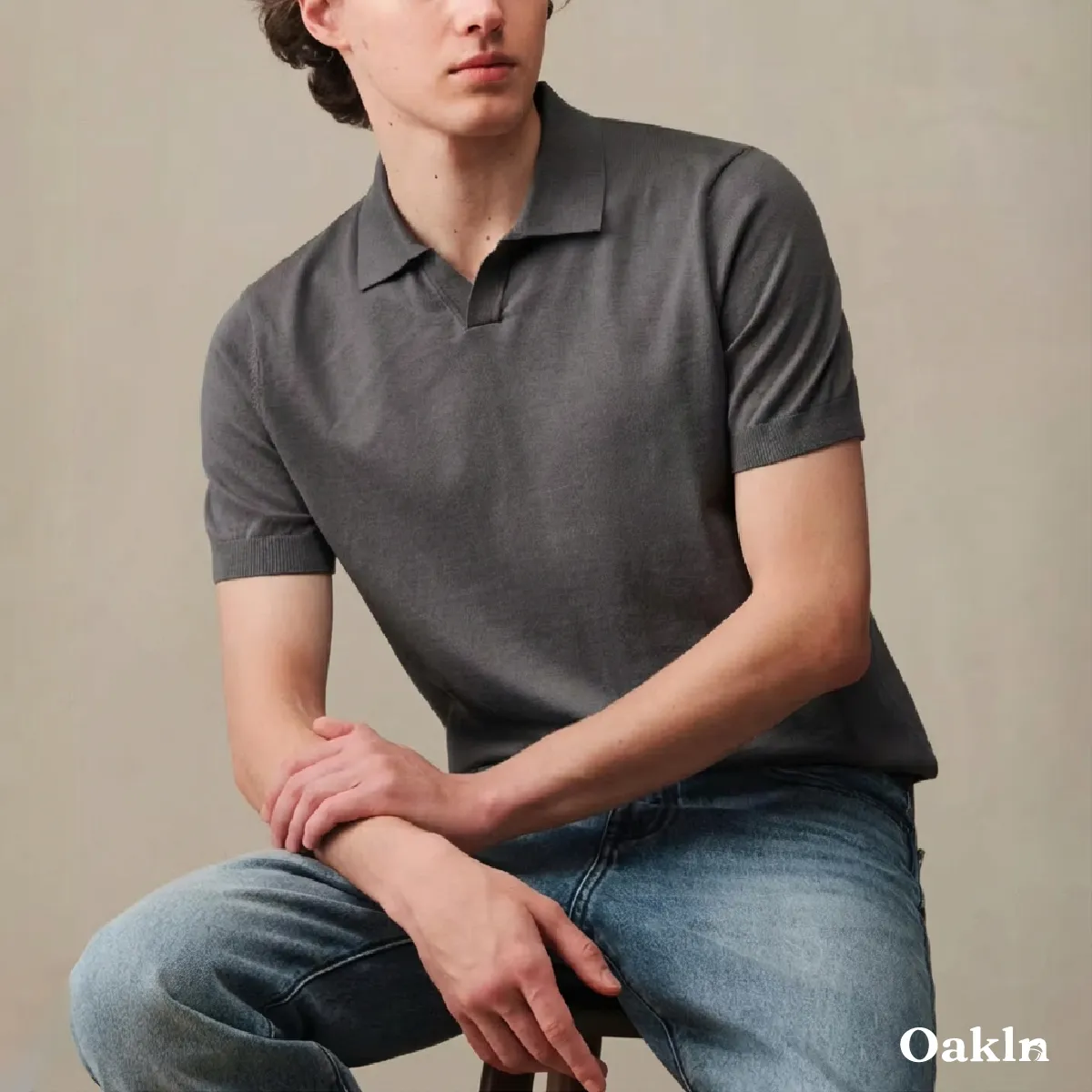 裾リブニットポロシャツ ハリのある襟元 すっきり見えシルエット