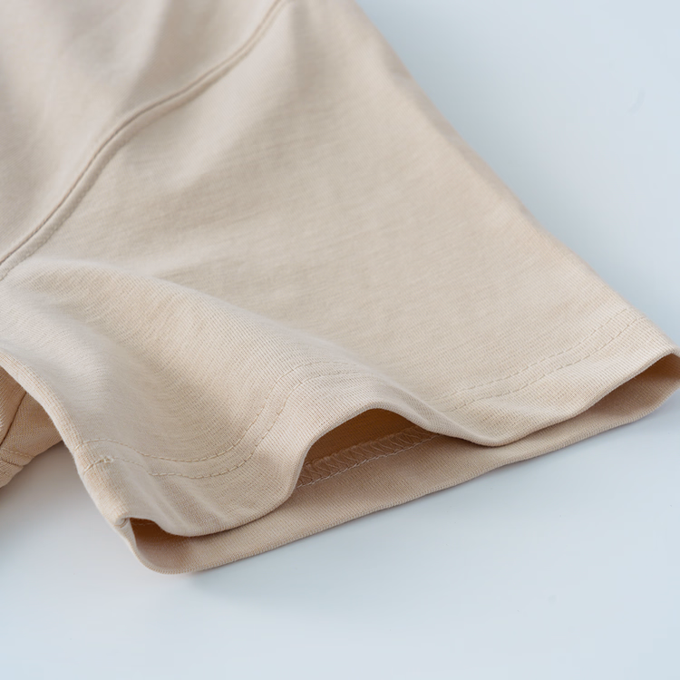 秋ジャケットの専用インナー　ドロップショルダー5分袖コットンモックネックTシャツ　体型を選ばず、ゆったりシルエット