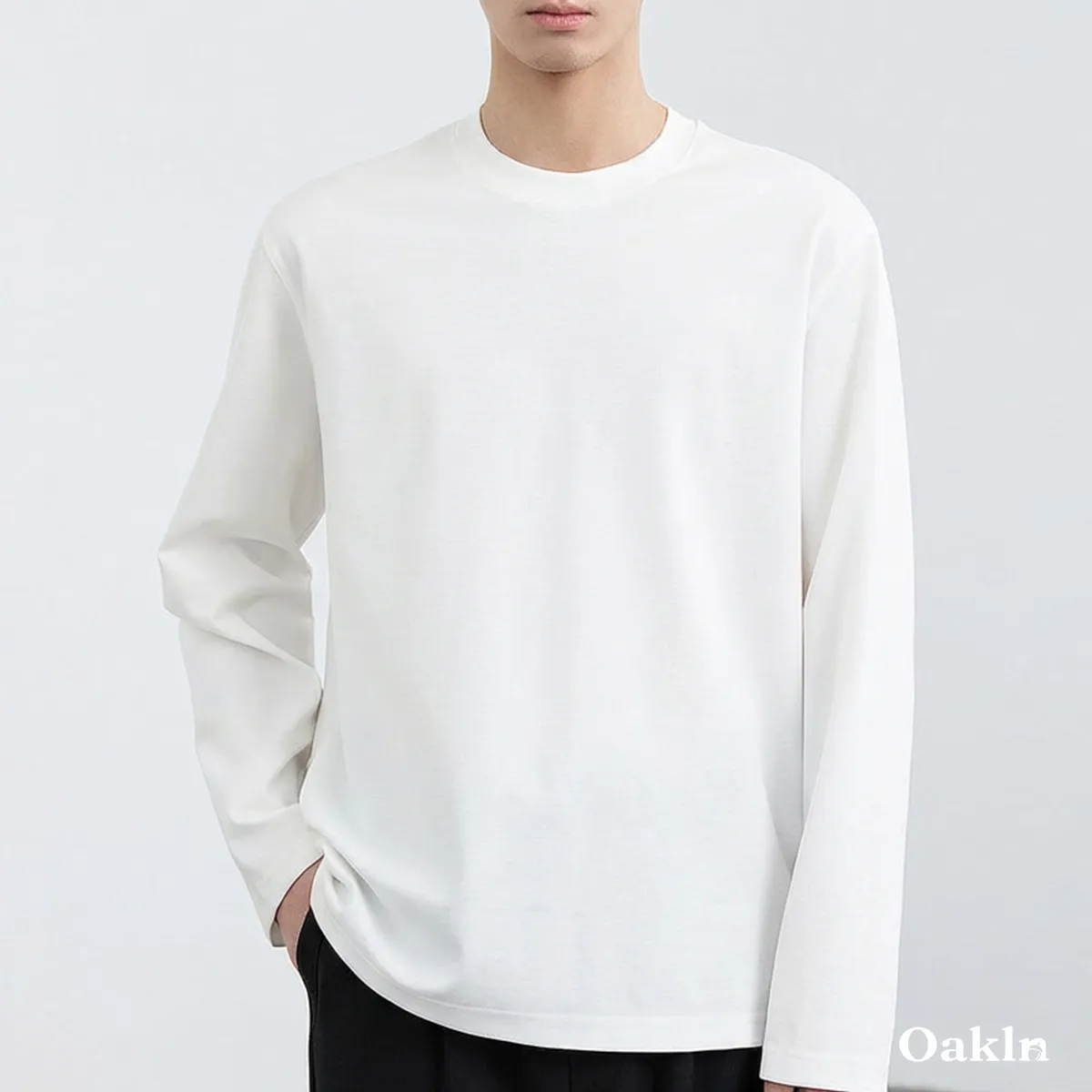 レイヤードに欠かせないベーシックタイプ　無地長袖Tシャツ