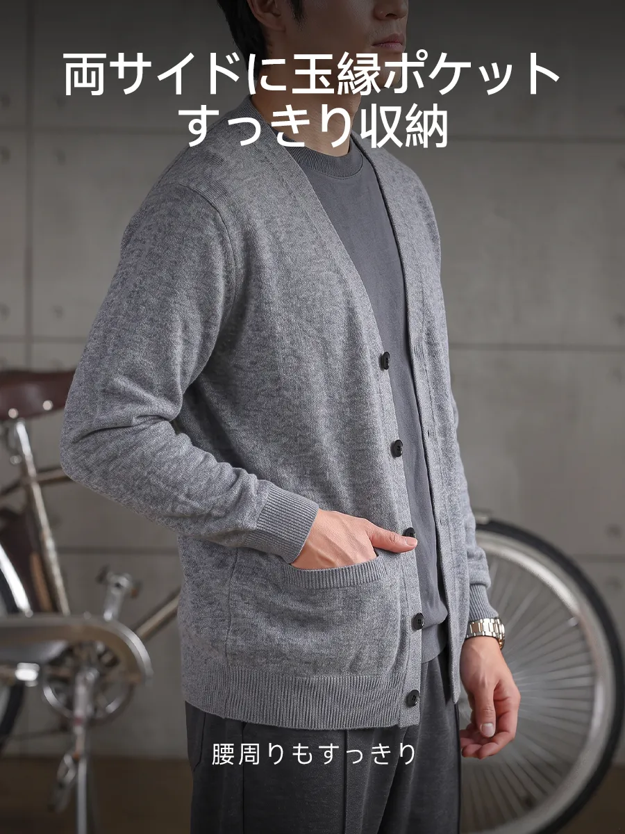 両サイドの玉縁ポケットで収納しやすく、腰周りもすっきり。