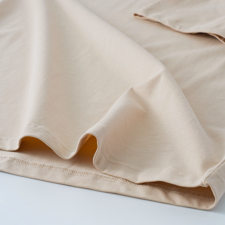 秋ジャケットの専用インナー　ドロップショルダー5分袖コットンモックネックTシャツ　体型を選ばず、ゆったりシルエット