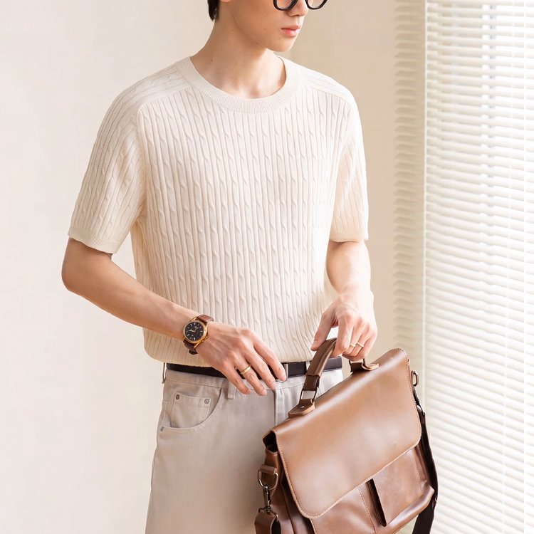 立体的なケーブル編み  ラグランスリーブのさらっと快適なニットTシャツ  洗濯機洗い可  お腹まわりを自然にカバー