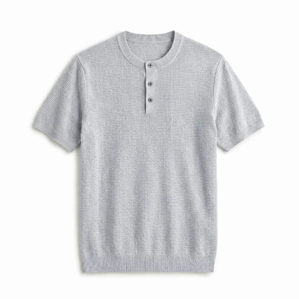 日系リヨセルリネン混ニット半袖Tシャツ ヘンリーネックで首元をすっきり見せる 通気性よく肌にまとわりつきにくく透けにくい シワになりにくくアイロン不要で形を保つ 夏のビジネスカジュアルに お腹まわりをカバーする一枚
