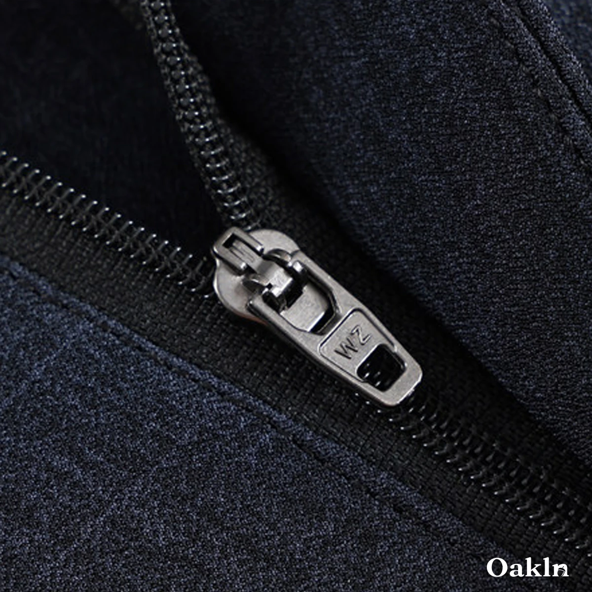 落ち感のあるハイウエストスラックス 快適なウエストまわり ノーアイロン仕様