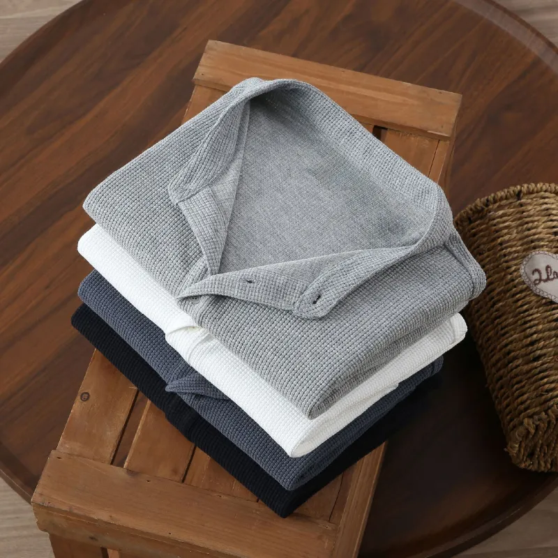 立体的なワッフル編みヘンリーネック　ハリ感のある通気性抜群Tシャツ