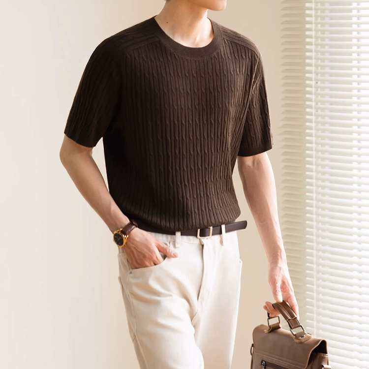 立体的なケーブル編み  ラグランスリーブのさらっと快適なニットTシャツ  洗濯機洗い可  お腹まわりを自然にカバー