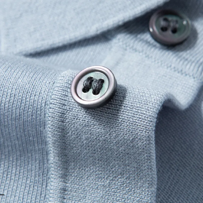 ほのかな冷感をまとい　一枚でも透けにくい　シルク混ニットポロシャツ
