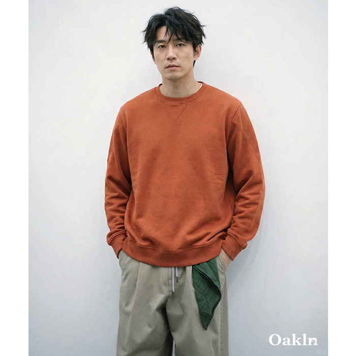 クラシックなVガゼット付き　無地スウェット