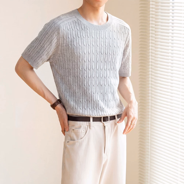 立体的なケーブル編み  ラグランスリーブのさらっと快適なニットTシャツ  洗濯機洗い可  お腹まわりを自然にカバー