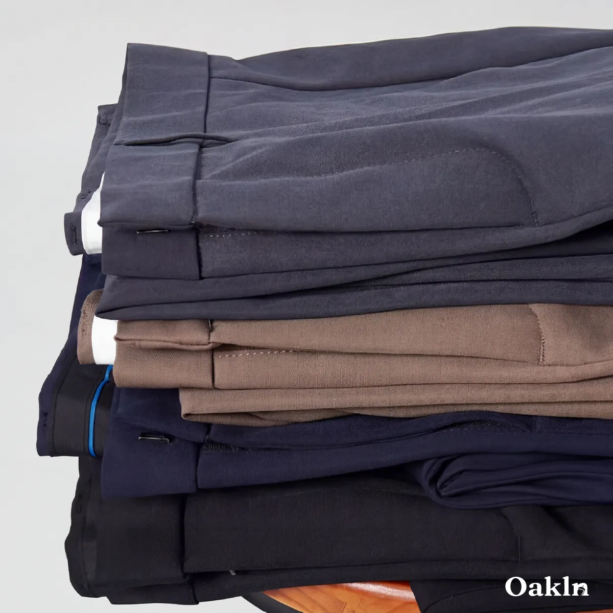 アイロン不要 センタープレス入り ハリのあるスラックス-Oakln